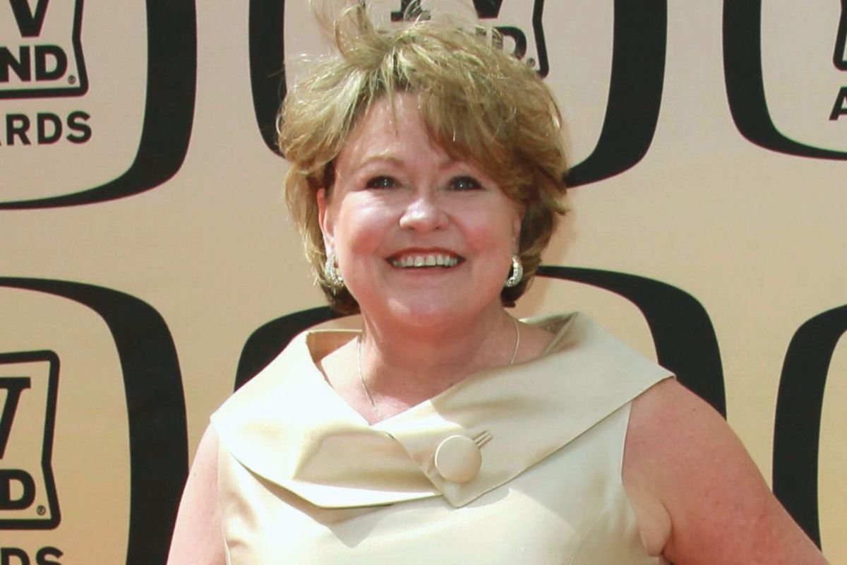 lauren tewes net worth